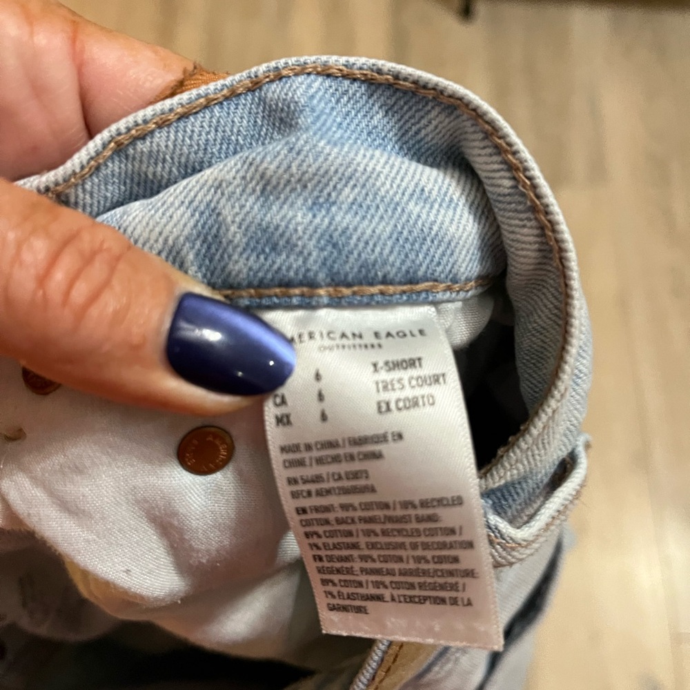 American Eagle Outfitters Light Wash Denim highest rise baggy straight size 6 - Picture 5 of 6